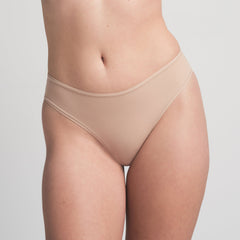 FITS EVERYBODY CHEEKY BRIEF | MICA ON A MODEL FRONT VIEW | FOCUS: 0.0, 1.0, 0.9
