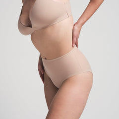 FITS EVERYBODY FULL BRIEF | MICA ON A MODEL FRONT VIEW | FOCUS: 0.0, 1.0, 0.9