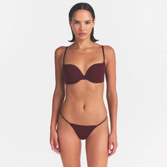 FITS EVERYBODY T-STRING THONG | CURRANT & LAYS FLAT ON A WHITE BACKGROUND | FLT