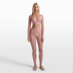 NikeSKIMS WEIGHTLESS LAYERS V-LINE 26" LEGGING | HIMALAYAN ON A MODEL FRONT VIEW @ | FOCUS: 0.0, 1.0, 0.9