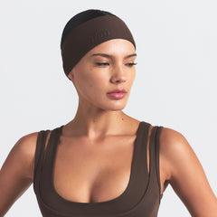 NikeSKIMS HEADBAND | DARK SEPIA ON A MODEL FRONT VIEW @ | FOCUS: 0.0, 1.0, 0.9