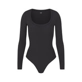 FITS EVERYBODY LONG SLEEVE SCOOP BODYSUIT | ONYX (BODYSUITS) LAYS FLAT ON A WHITE BACKGROUND | FLT