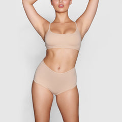 ON A MODEL FRONT VIEW FITS EVERYBODY SCOOP NECK BRA IN CLAY