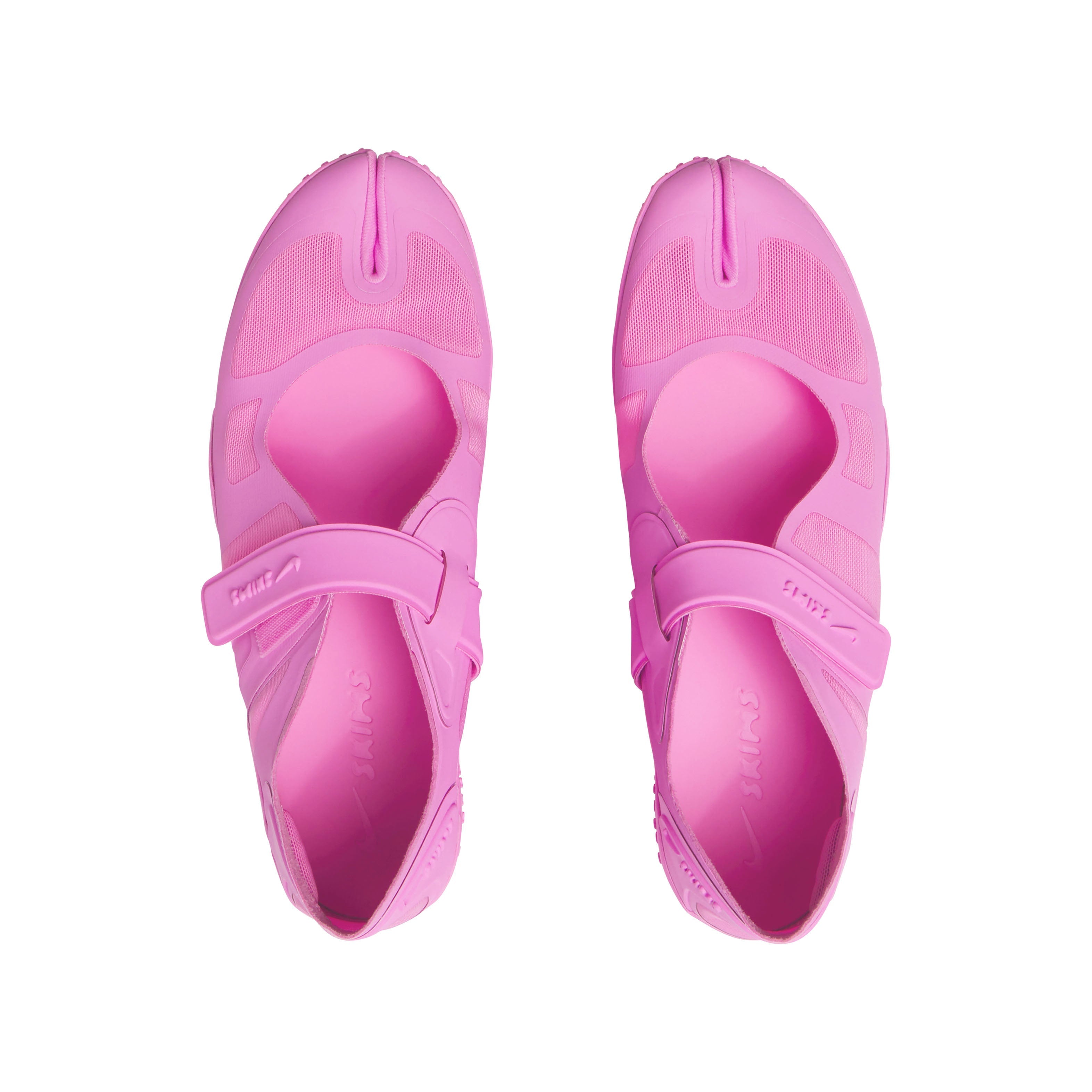 NikeSKIMS FOOTWEAR RIFT MESH | PSYCHIC PINK ON A MODEL