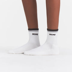 RIBBED QUARTER CREW LOGO SOCK 3-PACK | STONE MULTI ON A MODEL | FOCUS: 0.0, 1.0, 0.9