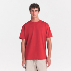 HEAVYWEIGHT COTTON MENS RELAXED T-SHIRT | WASHED RED ON A MODEL SIDE VIEW @ | FOCUS: 0.0, 1.0, 0.9