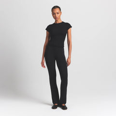 FEATHERWEIGHT CASHMERE TEE | ONYX ON A MODEL FRONT VIEW S | FOCUS: 0.0, 1.0, 0.9