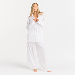 ORGANIC COTTON SLEEP LONG SLEEVE SET | SNOW ON A MODEL FRONT VIEW @ | FOCUS: 0.0, 1.0, 0.9