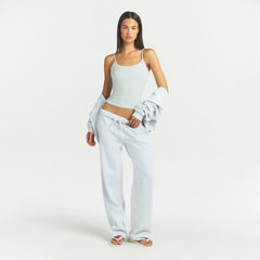 COTTON FLEECE CLASSIC STRAIGHT LEG PANT | LIGHT HEATHER GREY ON A MODEL FRONT VIEW @ | FOCUS: 0.0, 1.0, 0.9
