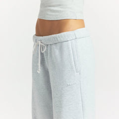 COTTON FLEECE CLASSIC STRAIGHT LEG PANT | LIGHT HEATHER GREY ON A MODEL SIDE VIEW @ | FOCUS: 0.0, 1.0, 0.9