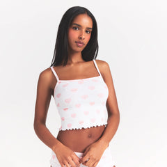 LOGO POINTELLE CAMI SLEEP SET | SNOW LACE HEARTS ON A MODEL SIDE VIEW @ | FOCUS: 0.0, 1.0, 0.9
