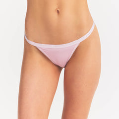 LIGHTWEIGHT COTTON LOGO PICOT THONG | PEONY ON A MODEL SIDE VIEW @ | FOCUS: 0.0, 1.0, 0.9