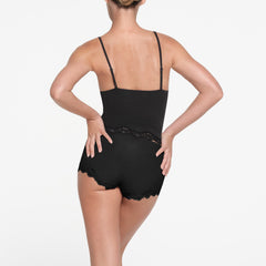FITS EVERYBODY LACE TRIANGLE CAMI | ONYX ON A MODEL BACK VIEW