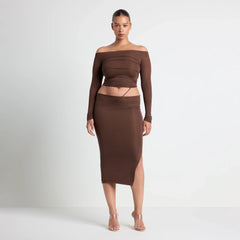 VETTESE X SKIMS SHEER MODAL OFF THE SHOULDER TOP | COCOA ON A MODEL FRONT VIEW | FOCUS: 0.0, 1.0, 0.9