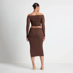 VETTESE X SKIMS SHEER MODAL OFF THE SHOULDER TOP | COCOA ON A MODEL BACK VIEW | FOCUS: 0.0, 1.0, 0.9