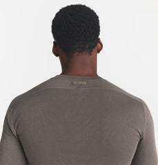 SKIMS COTTON RIB MENS HENLEY | JUNGLE ON A MODEL BACK VIEW @ | FOCUS: 0.0, 1.0, 0.9