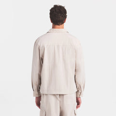 WOVEN MENS RELAXED SHIRT | STONE ON A MODEL SIDE VIEW @ | FOCUS: 0.0, 1.0, 0.9