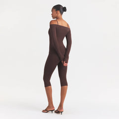 SMOOTH LAYERS OFF THE SHOULDER TOP | COCOA ON A MODEL FRONT VIEW @ | FOCUS: 0.0, 1.0, 0.9