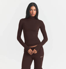 COTTON JERSEY TURTLENECK LONG SLEEVE | ESPRESSO ON A MODEL FRONT VIEW @ | FOCUS: 0.0, 1.0, 0.9