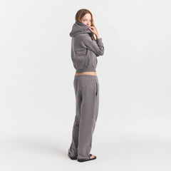 BOYFRIEND FLEECE ZIP UP HOODIE | SHADOW ON A MODEL SIDE VIEW @ | FOCUS: 0.0, 1.0, 0.9