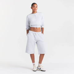 COTTON FLEECE SHRUNKEN CARDIGAN | LIGHT HEATHER GREY ON A MODEL FRONT VIEW @ | FOCUS: 0.0, 1.0, 0.9