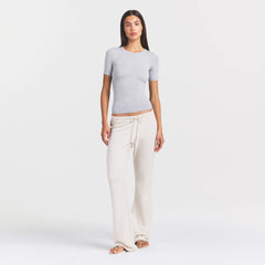 SHEER MODAL LONG T-SHIRT | HEATHER GREY ON A MODEL FRONT VIEW @ | FOCUS: 0.0, 1.0, 0.9