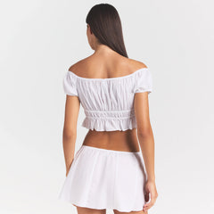 COTTON POPLIN OFF THE SHOULDER TOP | SNOW ON A MODEL SIDE VIEW @ | FOCUS: 0.0, 1.0, 0.9