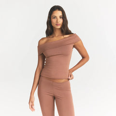 SMOOTH LAYERS SHORT SLEEVE TOP | NUTMEG ON A MODEL FRONT VIEW @ | FOCUS: 0.0, 1.0, 0.9