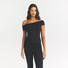 SMOOTH LAYERS SHORT SLEEVE TOP | OBSIDIAN ON A MODEL FRONT VIEW @ | FOCUS: 0.0, 1.0, 0.9