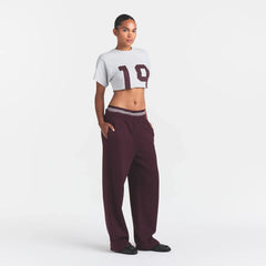 WORN IN JERSEY SUPER CROPPED T-SHIRT | CURRANT 19 PRINT ON A MODEL SIDE VIEW @ | FOCUS: 0.0, 1.0, 0.9