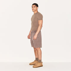 FITS EVERYBODY MENS SLIM T-SHIRT | UMBER ON A MODEL SIDE VIEW | FOCUS: 0.0, 1.0, 0.9