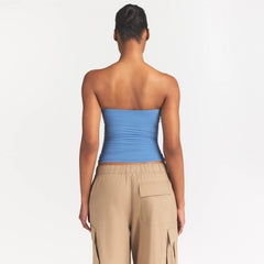 FITS EVERYBODY TUBE TOP | ARCTIC ON A MODEL SIDE VIEW @ | FOCUS: 0.0, 1.0, 0.9