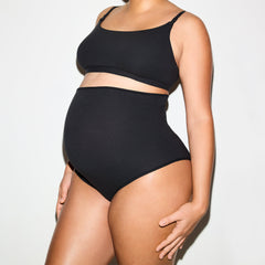 FITS EVERYBODY MATERNITY HIGH-WAISTED BRIEF 5-PACK | ONYX ON A MODEL SIDE VIEW @ | FOCUS: 0.0, 1.0, 0.9