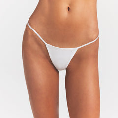EVERYDAY COTTON STRING THONG | SNOW ON A MODEL FRONT VIEW @ | FOCUS: 0.0, 1.0, 0.9
