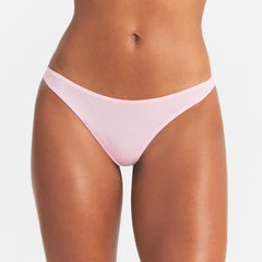 EVERYDAY COTTON THONG | PEONY ON A MODEL SIDE VIEW @ | FOCUS: 0.0, 1.0, 0.9