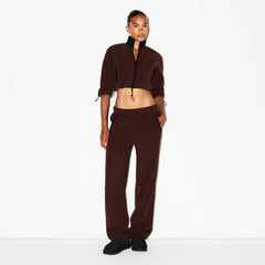 OUTDOOR FLEECE STRAIGHT LEG PANT | COCOA ON A MODEL FRONT VIEW @ | FOCUS: 0.0, 1.0, 0.9