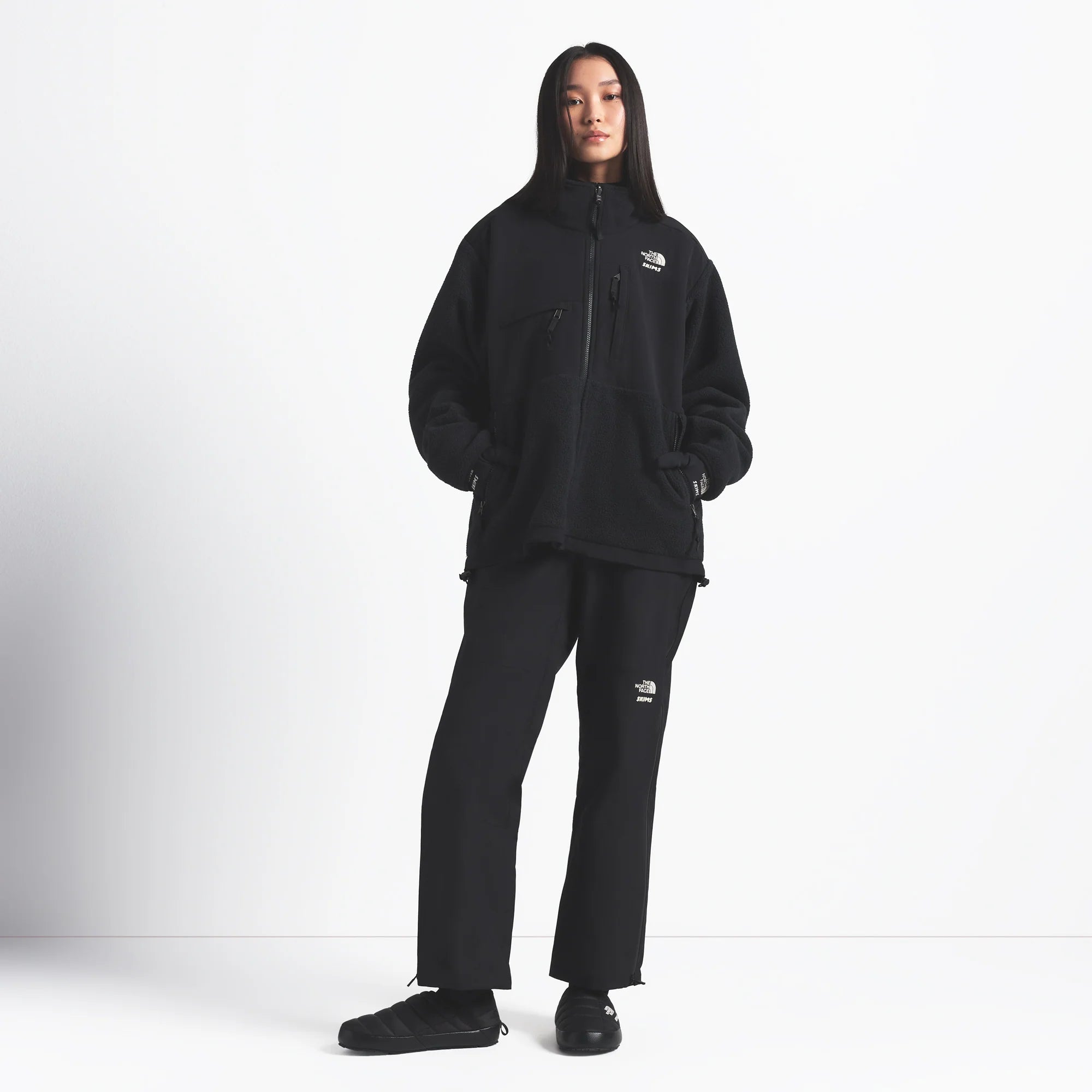 THE NORTH FACE X SKIMS 1995 DENALI FLEECE JACKET | ONYX ON A MODEL FRONT VIEW @ | FOCUS: 0.0, 1.0, 0.9