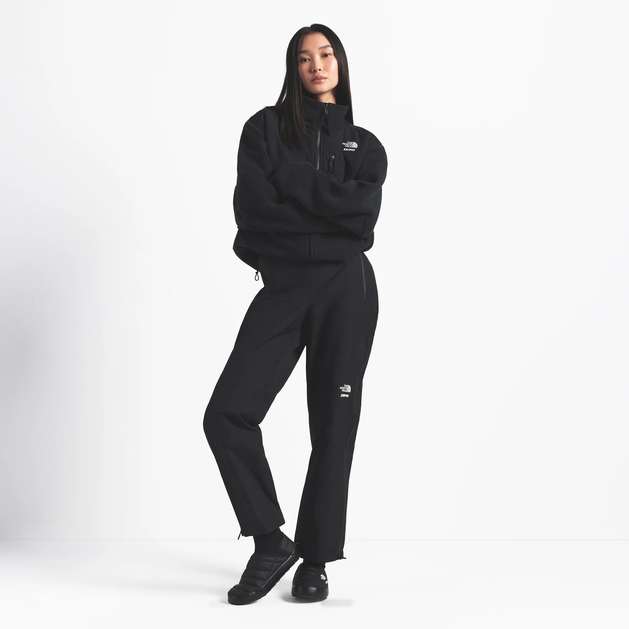 THE NORTH FACE X SKIMS 1995 DENALI FLEECE JACKET | ONYX ON A MODEL FRONT VIEW @ | FOCUS: 0.0, 1.0, 0.9