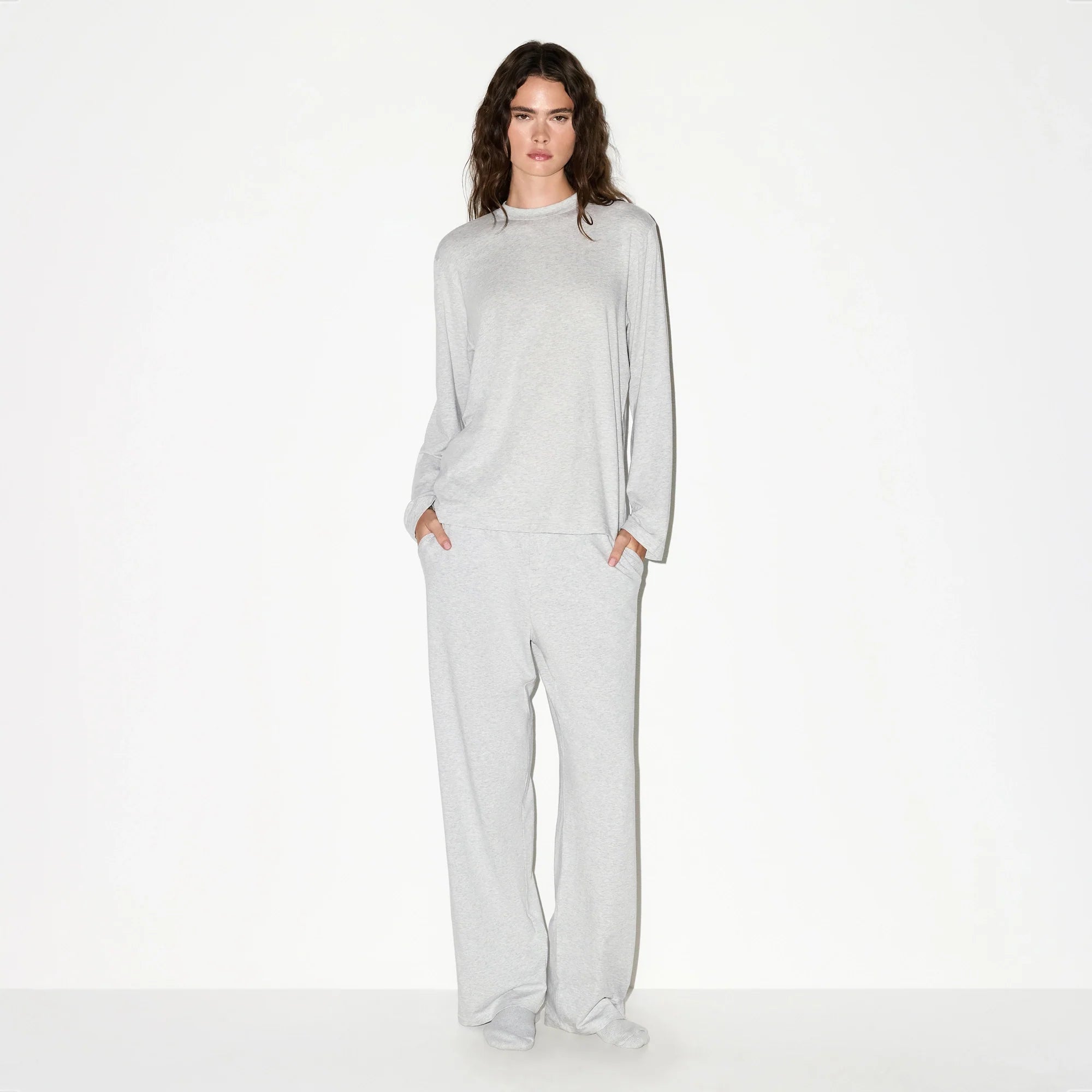 BOYFRIEND LONG SLEEVE T-SHIRT | LIGHT HEATHER GREY ON A MODEL FRONT VIEW @ | FOCUS: 0.0, 1.0, 0.9