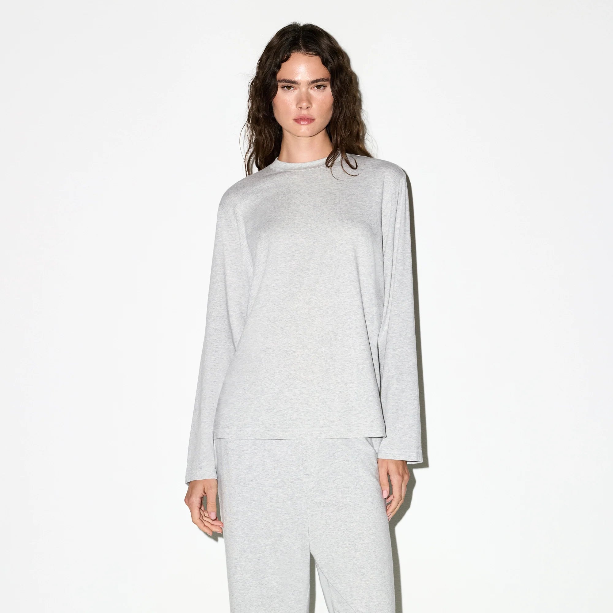 BOYFRIEND LONG SLEEVE T-SHIRT | LIGHT HEATHER GREY ON A MODEL SIDE VIEW @ | FOCUS: 0.0, 1.0, 0.9