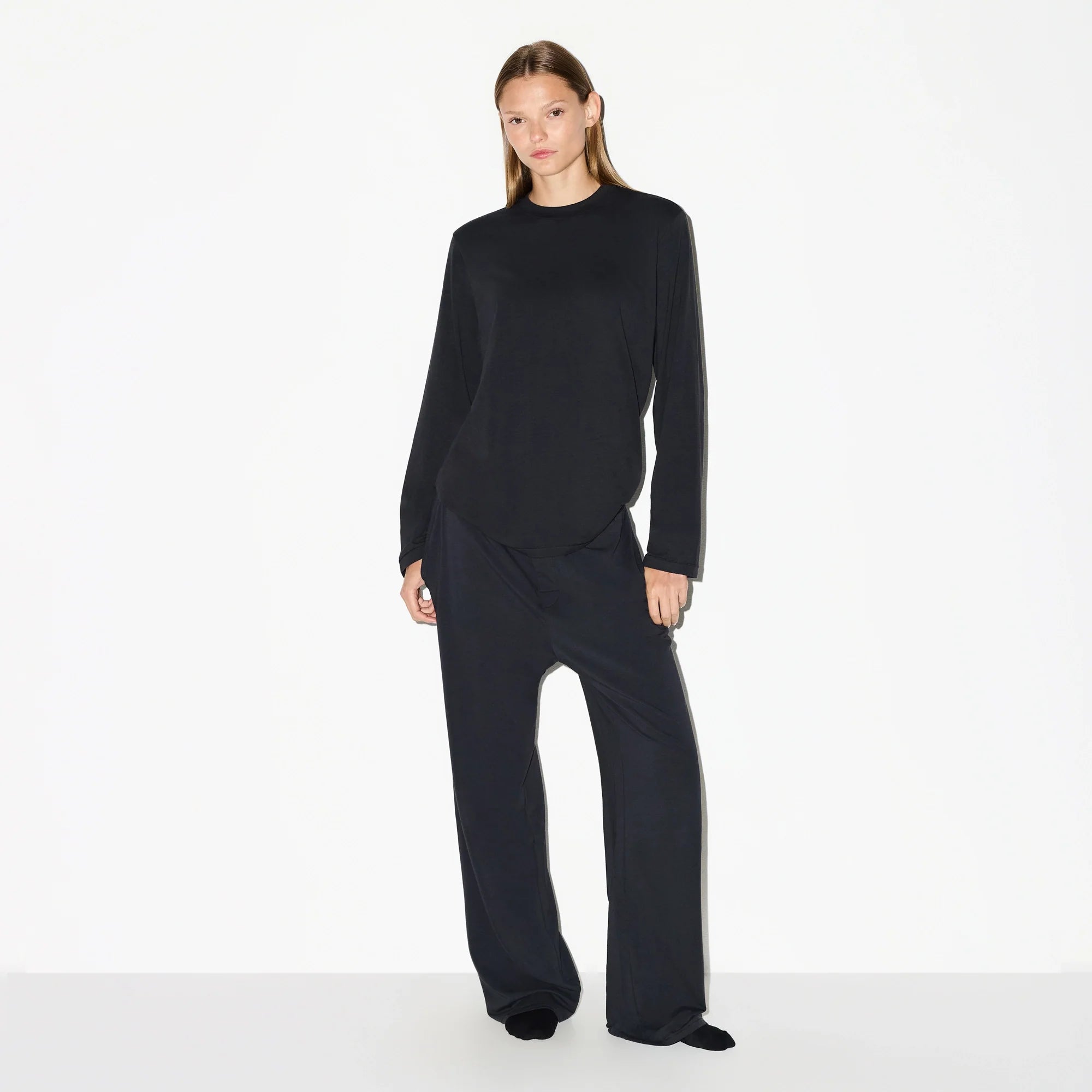 BOYFRIEND LONG SLEEVE T-SHIRT | ONYX ON A MODEL FRONT VIEW @ | FOCUS: 0.0, 1.0, 0.9