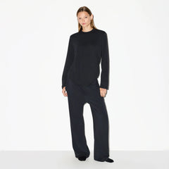 BOYFRIEND LONG SLEEVE T-SHIRT | ONYX ON A MODEL FRONT VIEW @ | FOCUS: 0.0, 1.0, 0.9