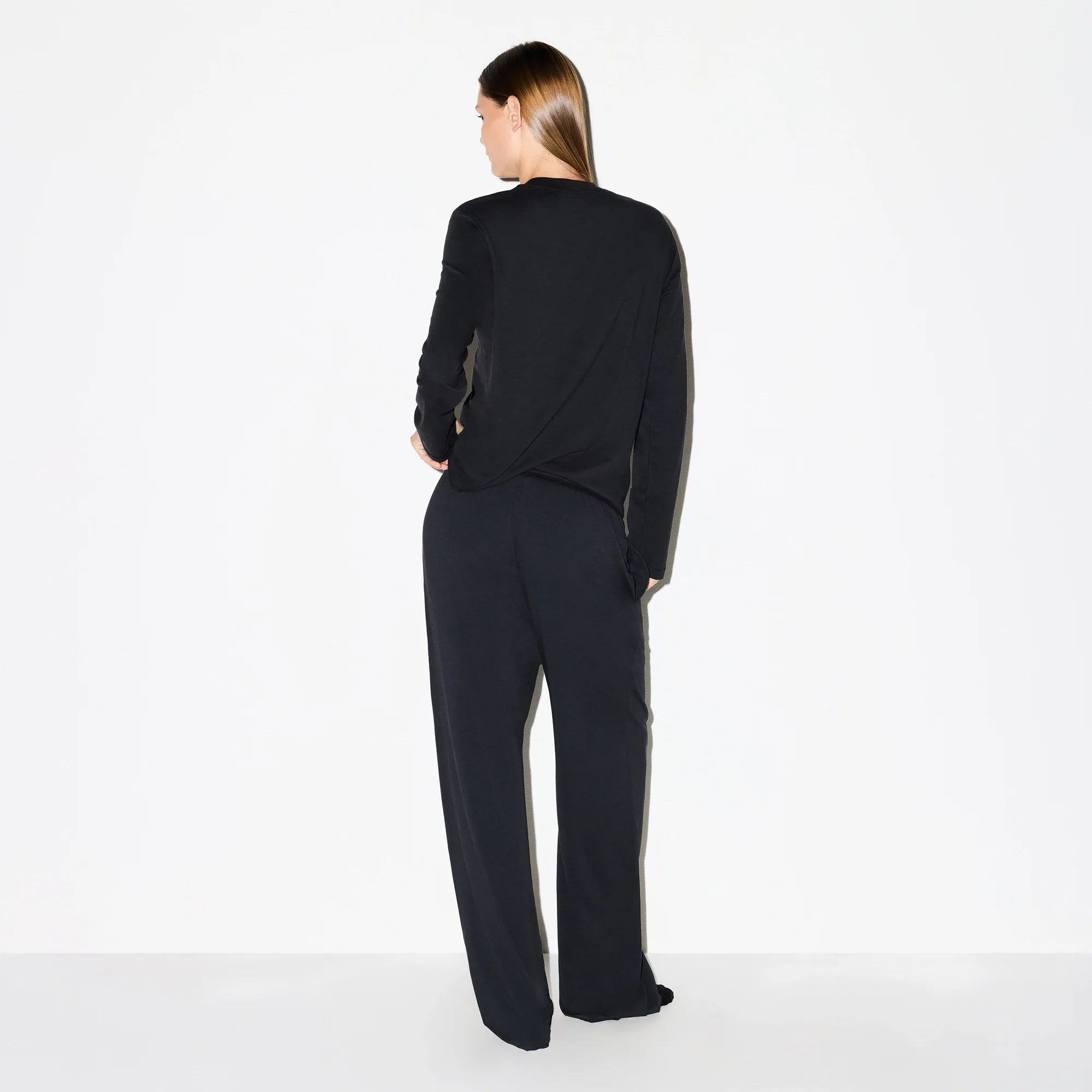 BOYFRIEND LONG SLEEVE T-SHIRT | ONYX ON A MODEL FRONT VIEW @ | FOCUS: 0.0, 1.0, 0.9