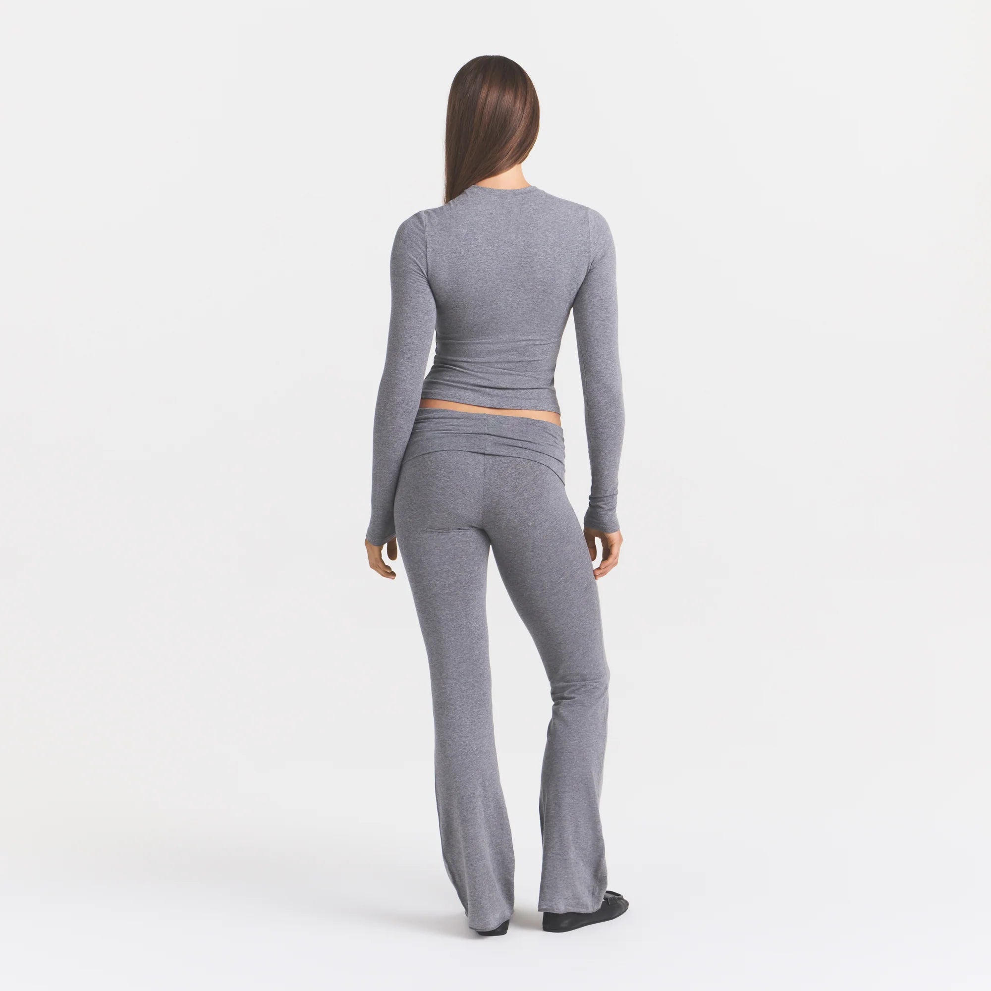 COTTON JERSEY FOLDOVER PANT | DARK HEATHER GREY ON A MODEL BACK VIEW@ | FOCUS: 0.0, 1.0, 0.9