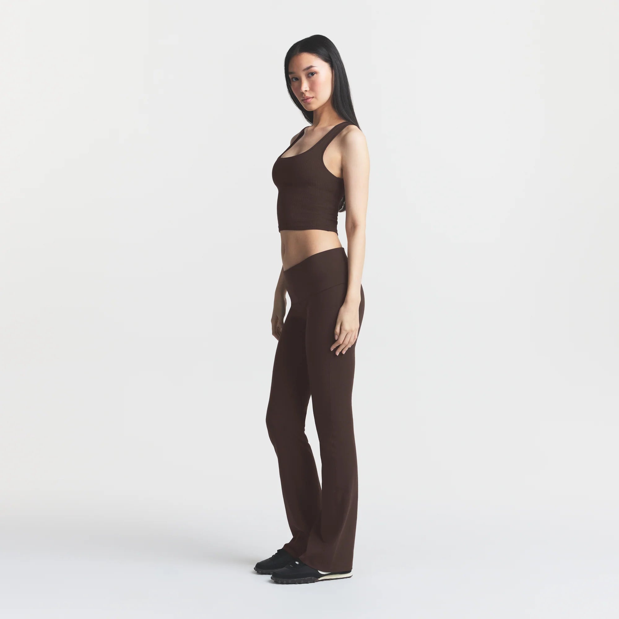 COTTON JERSEY FOLDOVER PANT | ESPRESSO ON A MODEL SIDE VIEW @ | FOCUS: 0.0, 1.0, 0.9