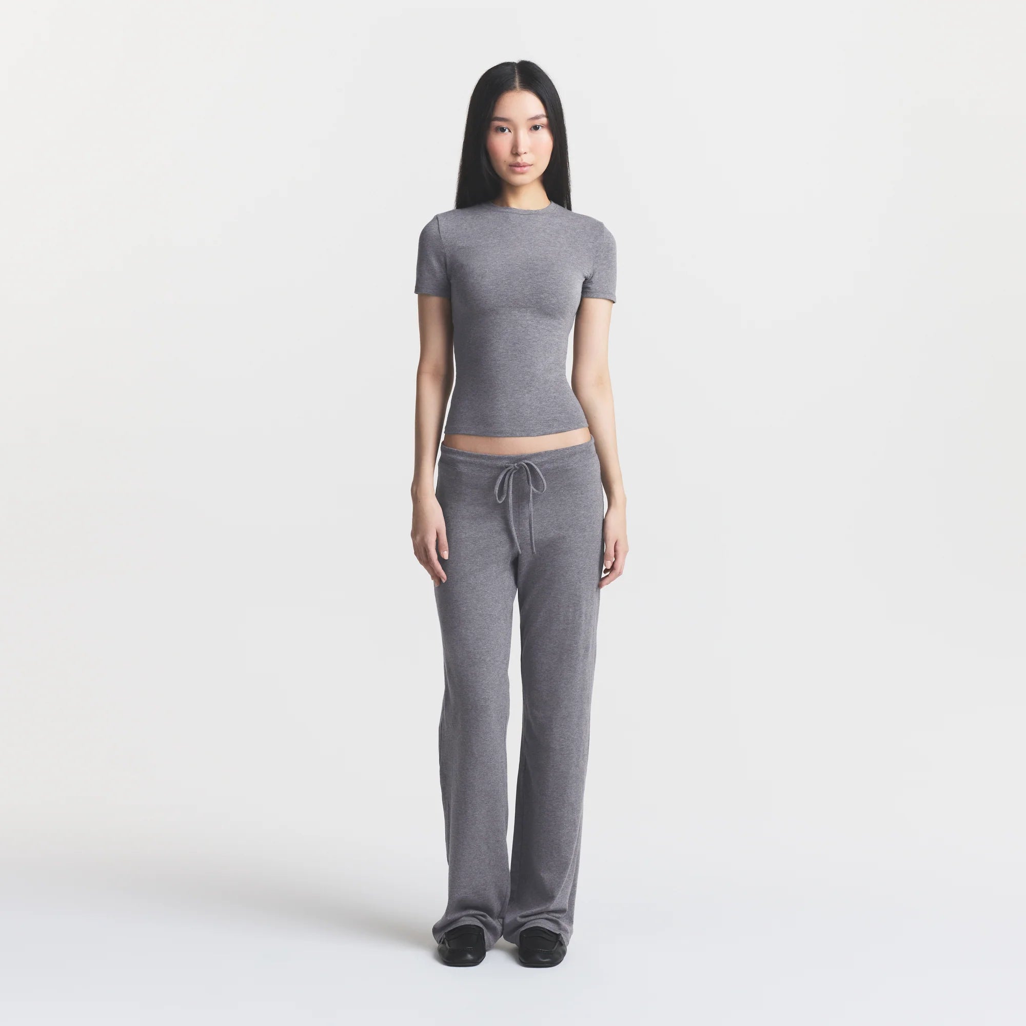 COTTON JERSEY STRAIGHT LEG PANT | DARK HEATHER GREY ON A MODEL FRONT VIEW @ | FOCUS: 0.0, 1.0, 0.9