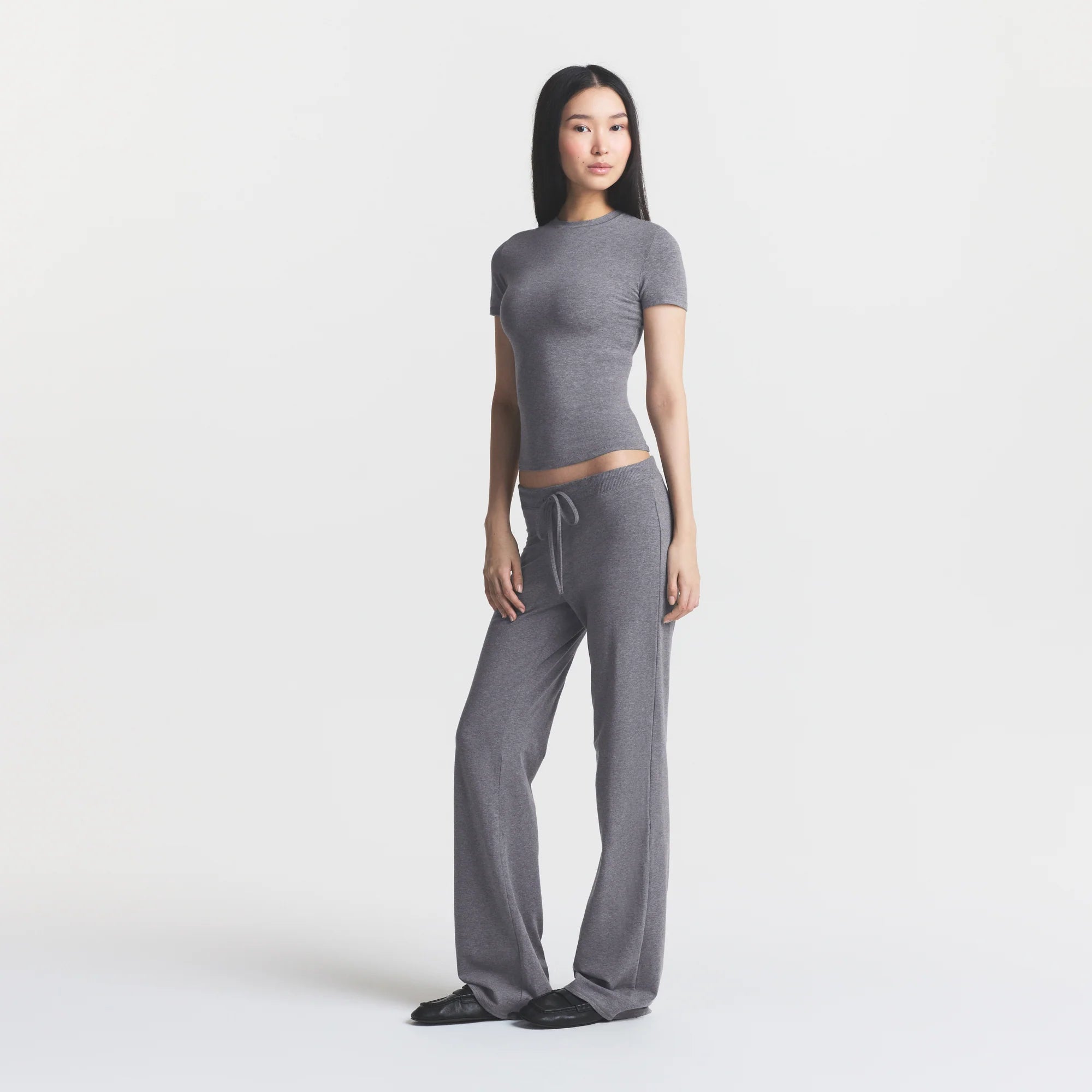 COTTON JERSEY STRAIGHT LEG PANT | DARK HEATHER GREY ON A MODEL FRONT VIEW @ | FOCUS: 0.0, 1.0, 0.9
