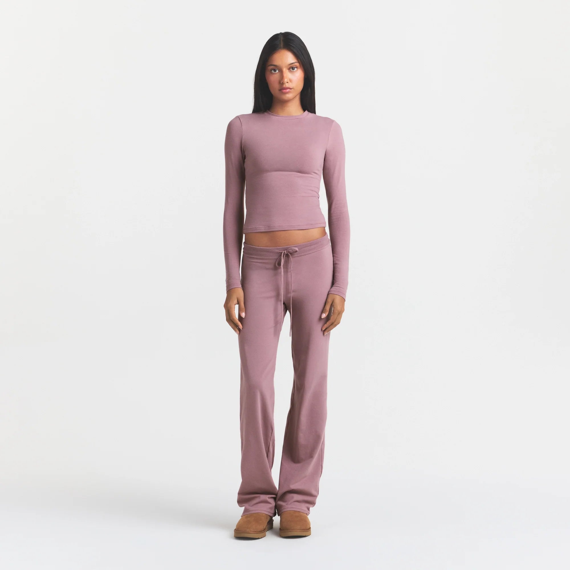 COTTON JERSEY STRAIGHT LEG PANT | MUTED MAUVE ON A MODEL FRONT VIEW @ | FOCUS: 0.0, 1.0, 0.9