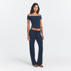 COTTON JERSEY STRAIGHT LEG PANT | NAVY ON A MODEL FRONT VIEW @ | FOCUS: 0.0, 1.0, 0.9
