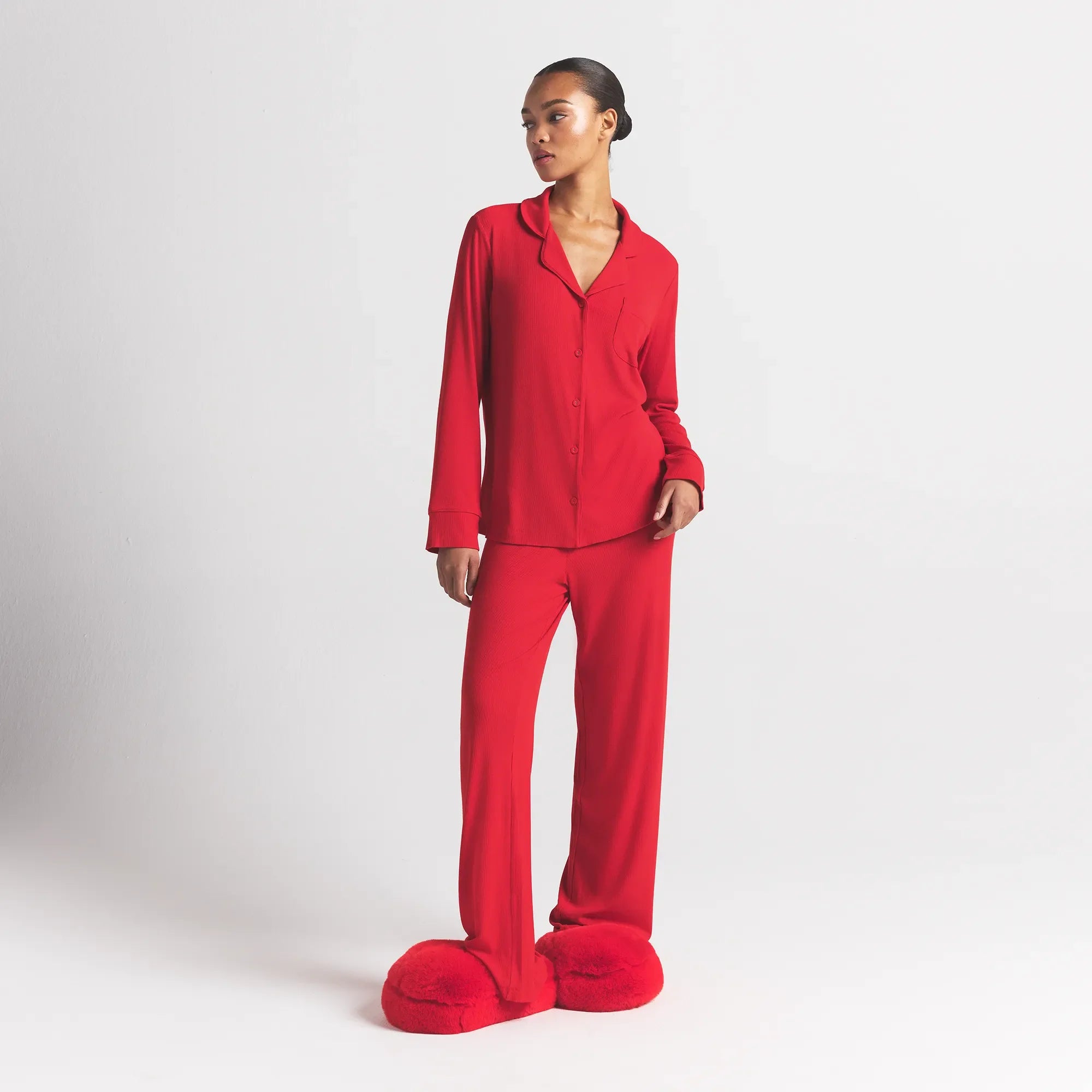SOFT LOUNGE SLEEP SET | CHERRY ON A MODEL FRONT VIEW @ | FOCUS: 0.0, 1.0, 0.9